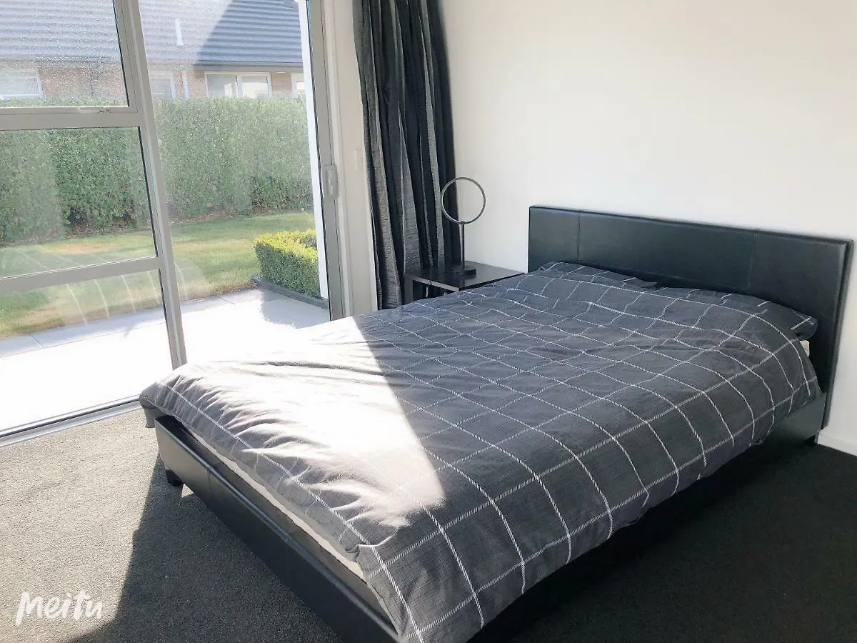 7*7 Holiday Home Крайстчёрч